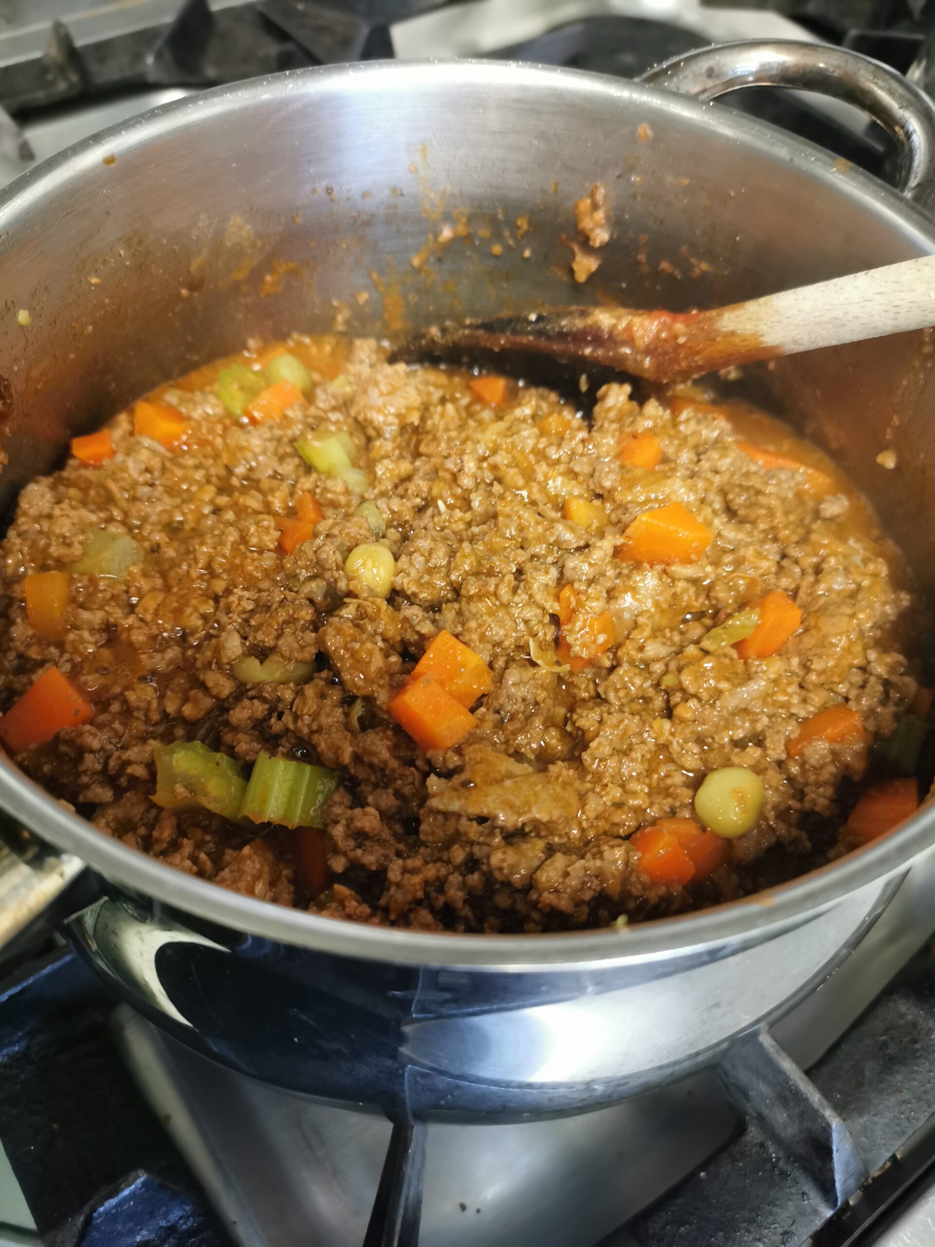 Cooking Bolognese in a pot